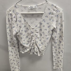 Hollister Women's Cream and Blue Floral Blouse